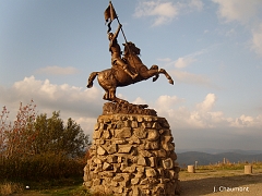 La statue de Jeanne d'Arc, symbole de la résistance française, regardant vers l'Allemagne, alors à 250 mètres de là (après 1871) !